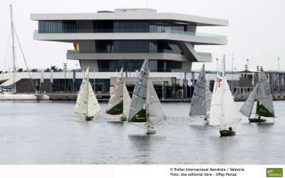 La falta de viento impide el inicio del Trofeo Iberdrola de vela paralímpica